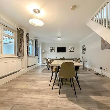New Cosy Luxury 3 Bedroom House In Battersea ロンドン エクステリア 写真