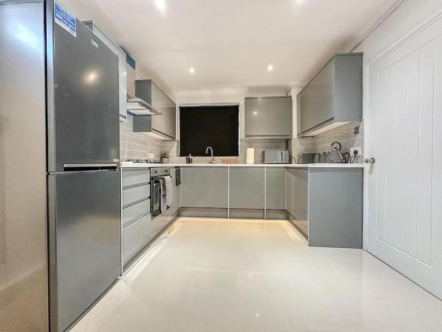 New Cosy Luxury 3 Bedroom House In Battersea ロンドン エクステリア 写真