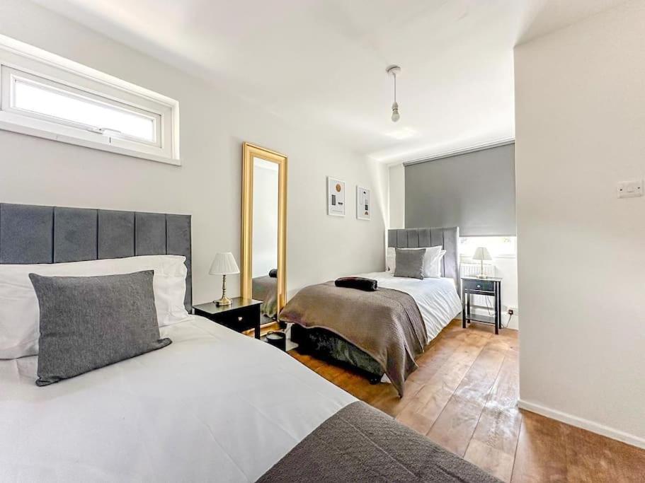 New Cosy Luxury 3 Bedroom House In Battersea ロンドン エクステリア 写真