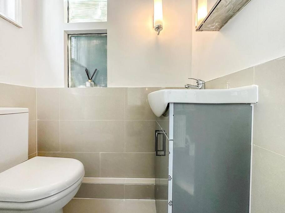 New Cosy Luxury 3 Bedroom House In Battersea ロンドン エクステリア 写真